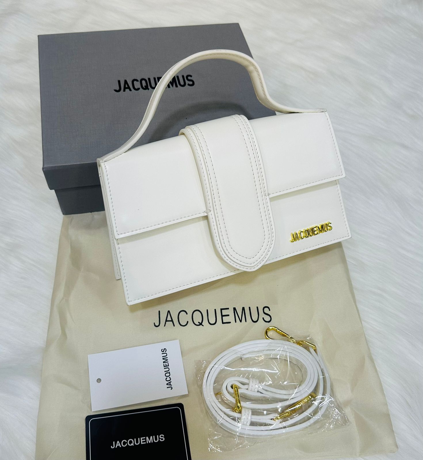 JACQUEMUS
LE GRAND BAMBINO
