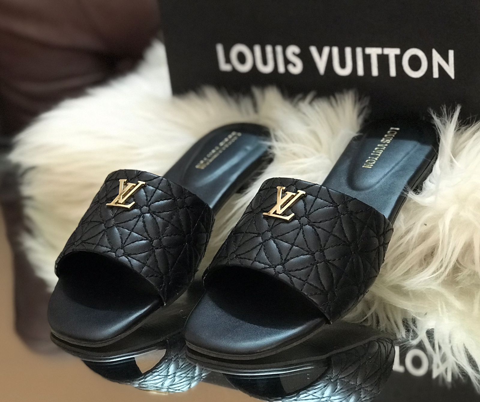 LOUIS VUITTON FLATS