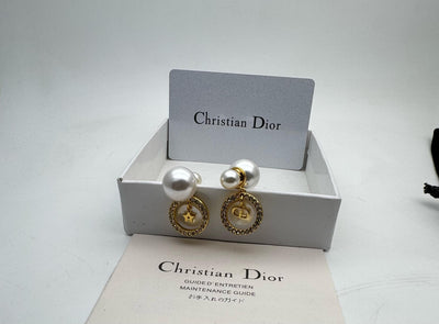 Dior New front and back CD mother of pearl earring