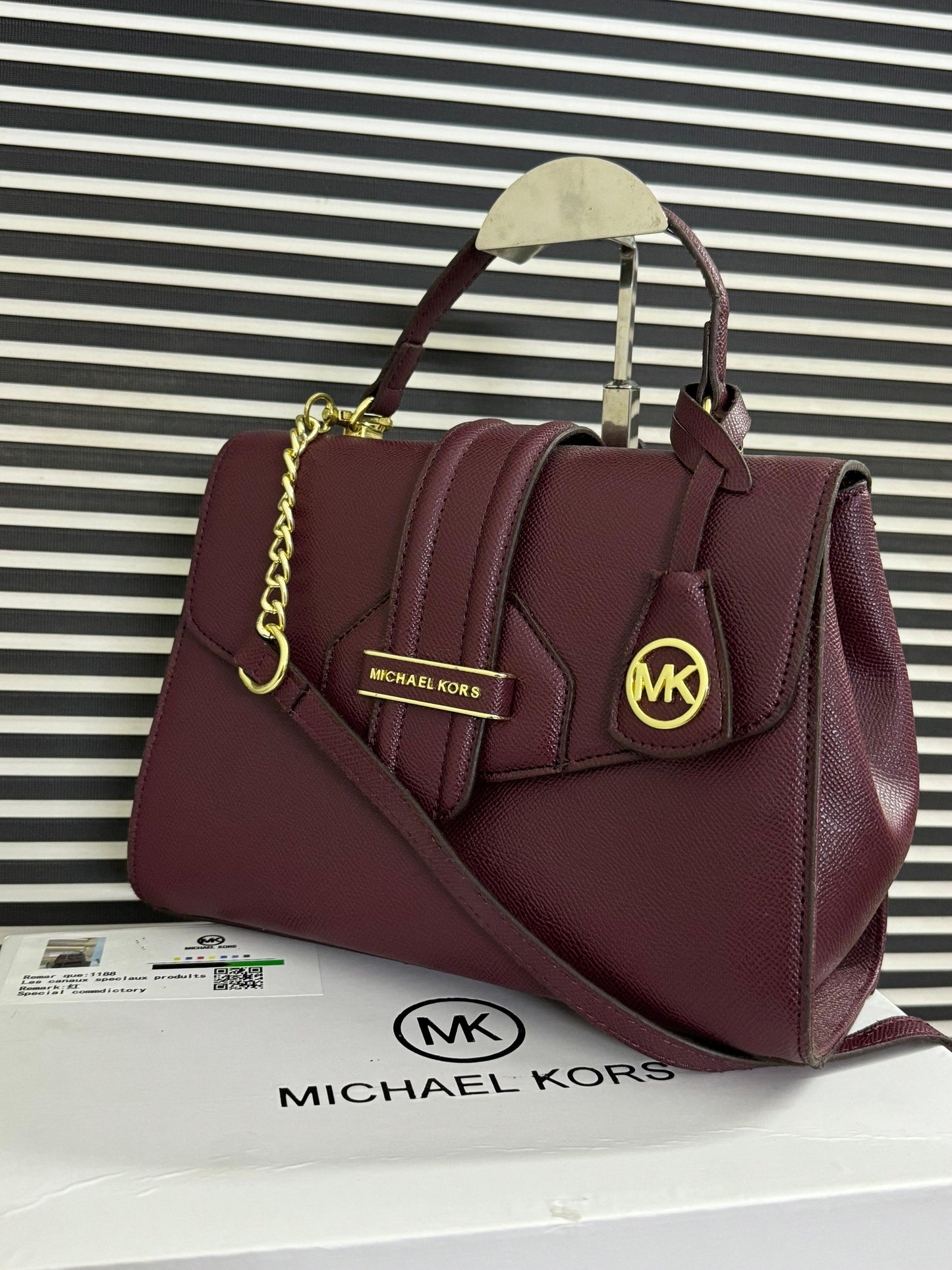 MICHAEL KORS 
BLEACHER MEDIUM CROSSGRAIN