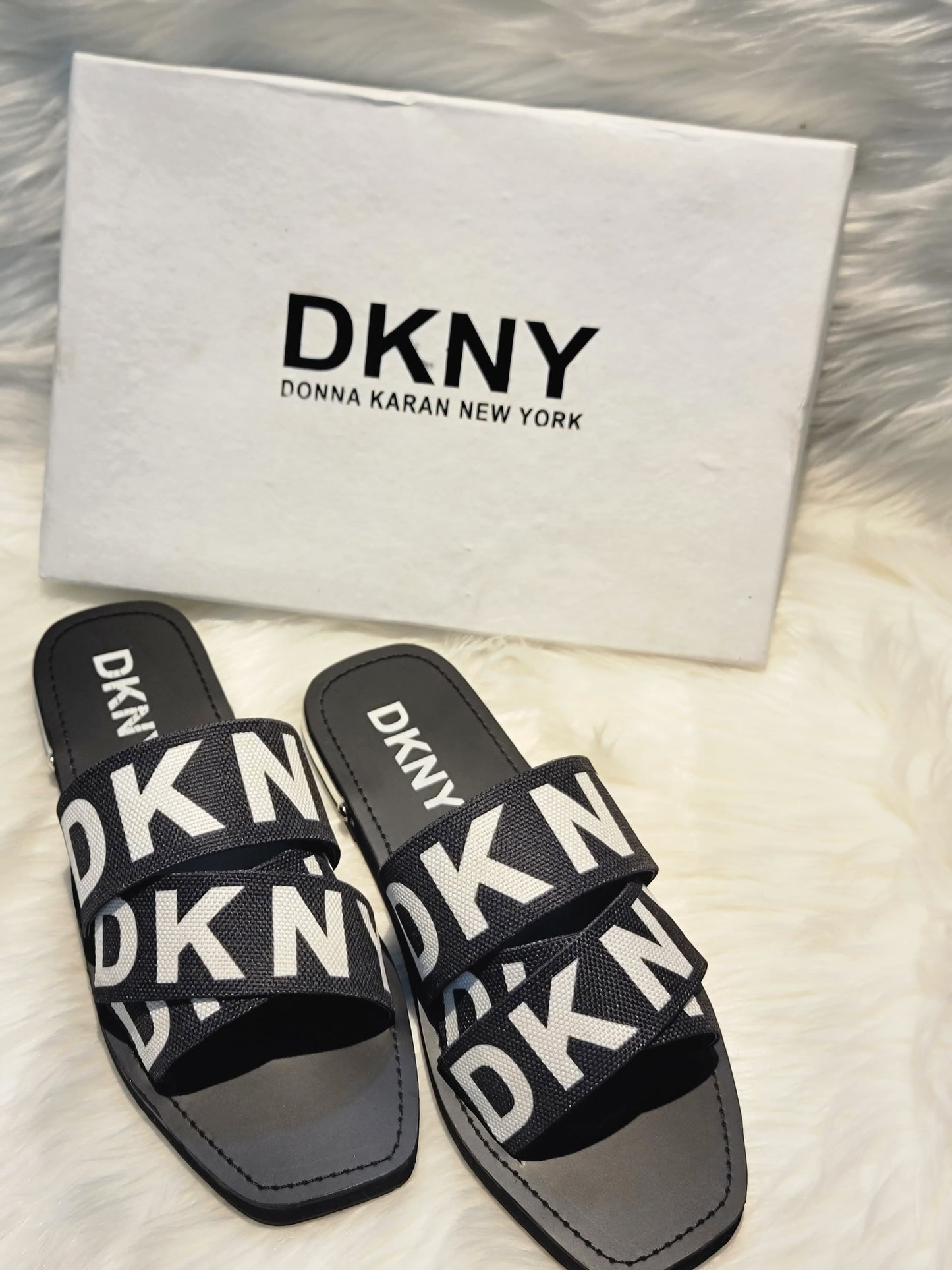 DKNY SLIPPERS