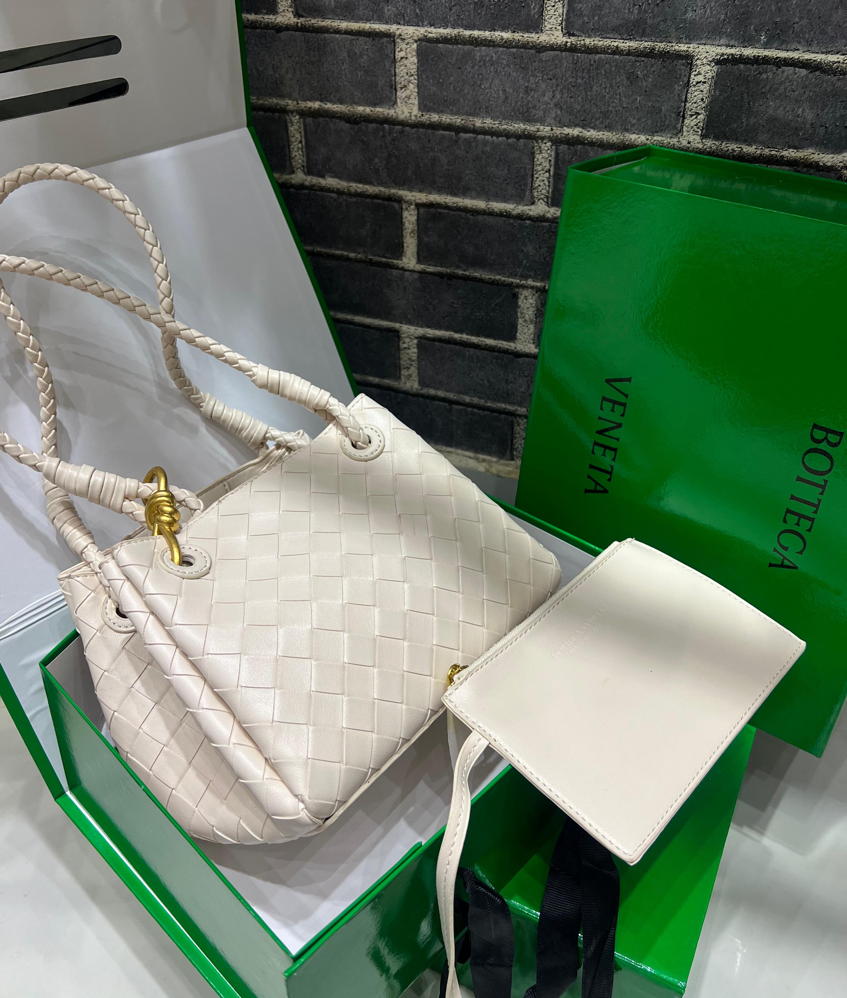 BOTTEGA VENETTA SHOULDER BAG