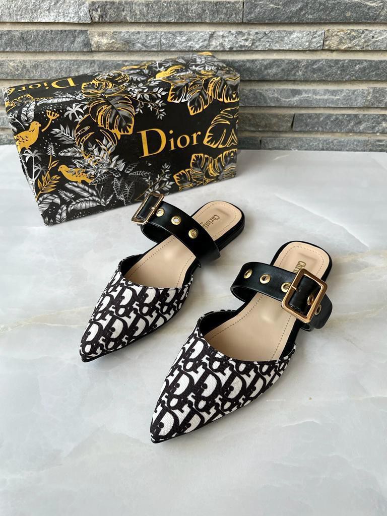 FLAT DIOR PUMPS