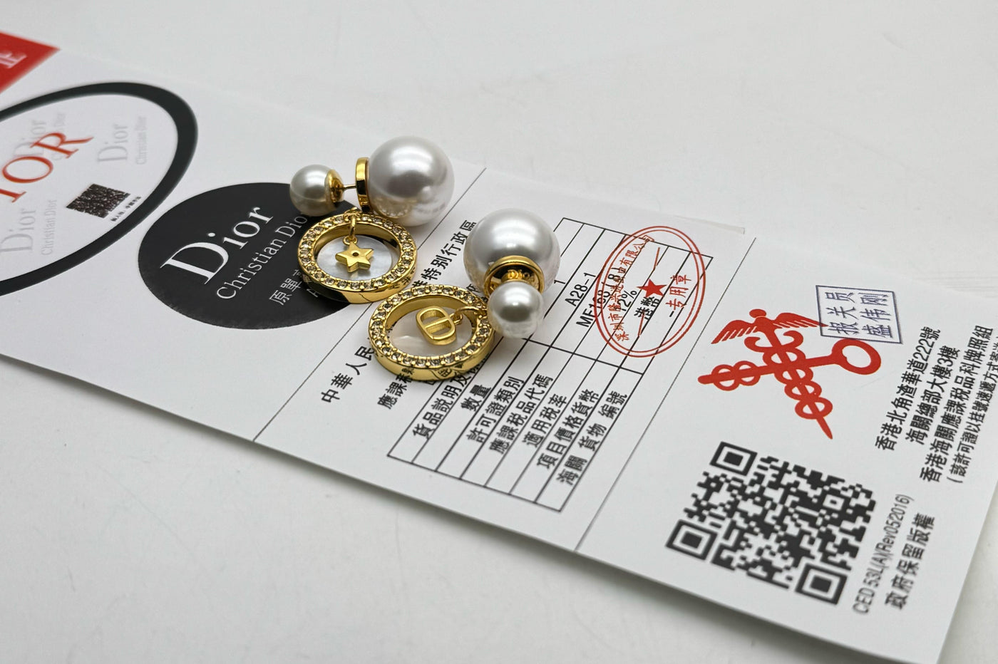 Dior New front and back CD mother of pearl earring