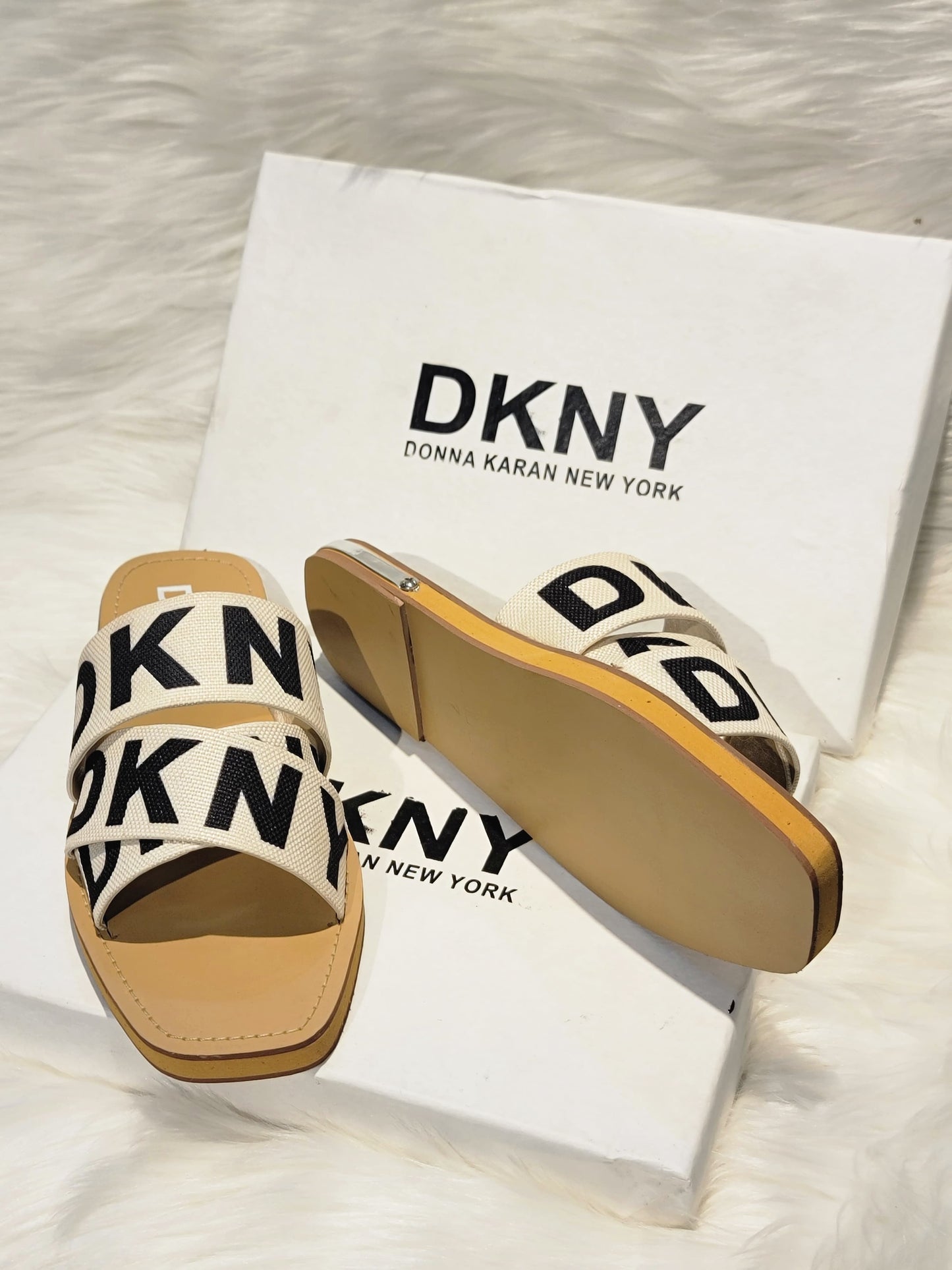 DKNY SLIPPERS