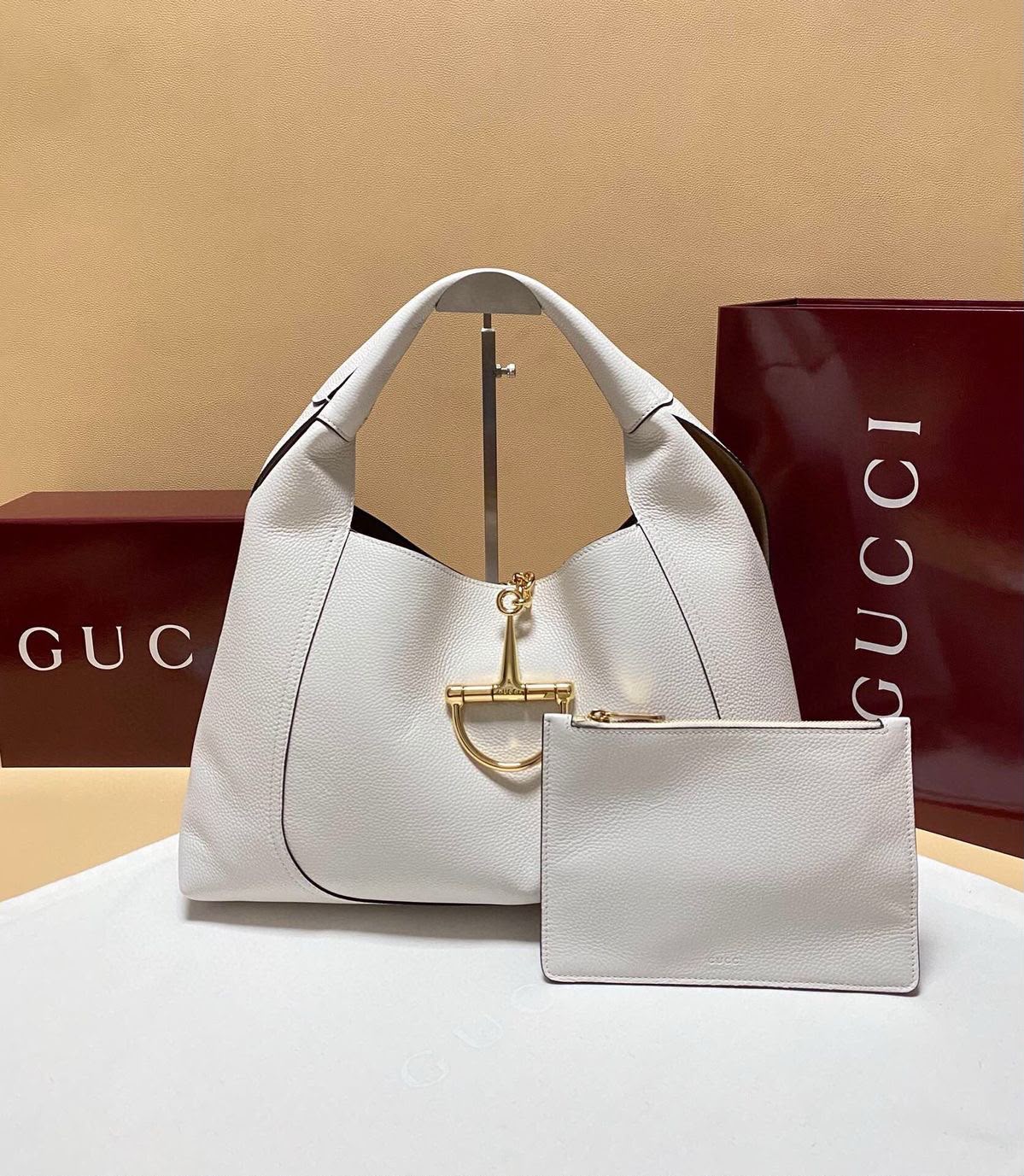 GUCCI
SOFTBIT MAXI SHULDER BAG