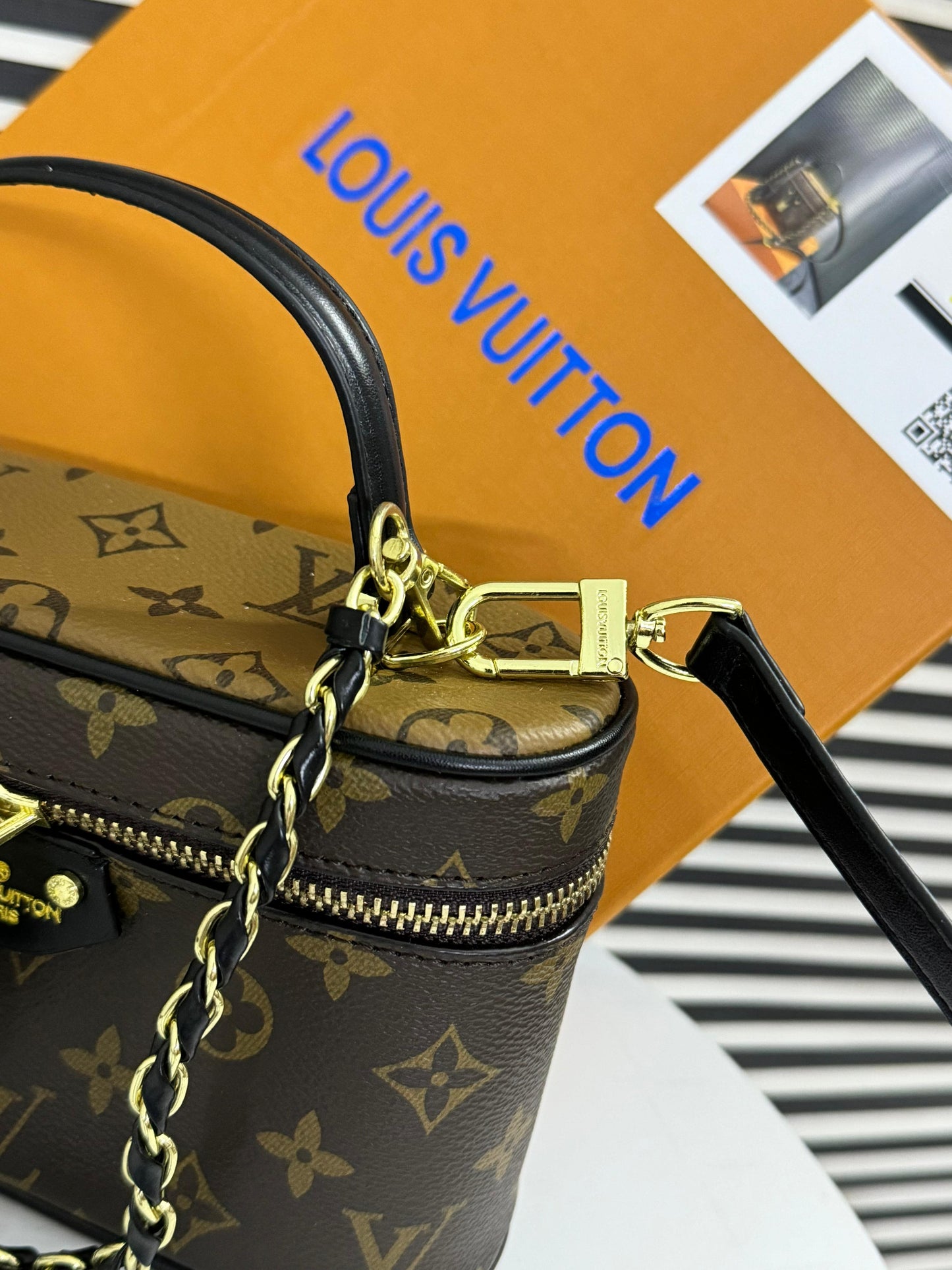 LOUIS VUITTON VANITY CHAIN POUCHETTE - M47125