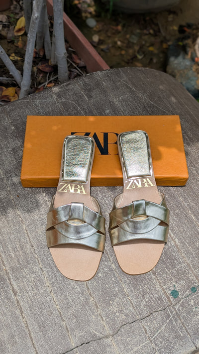 ZARA FLAT