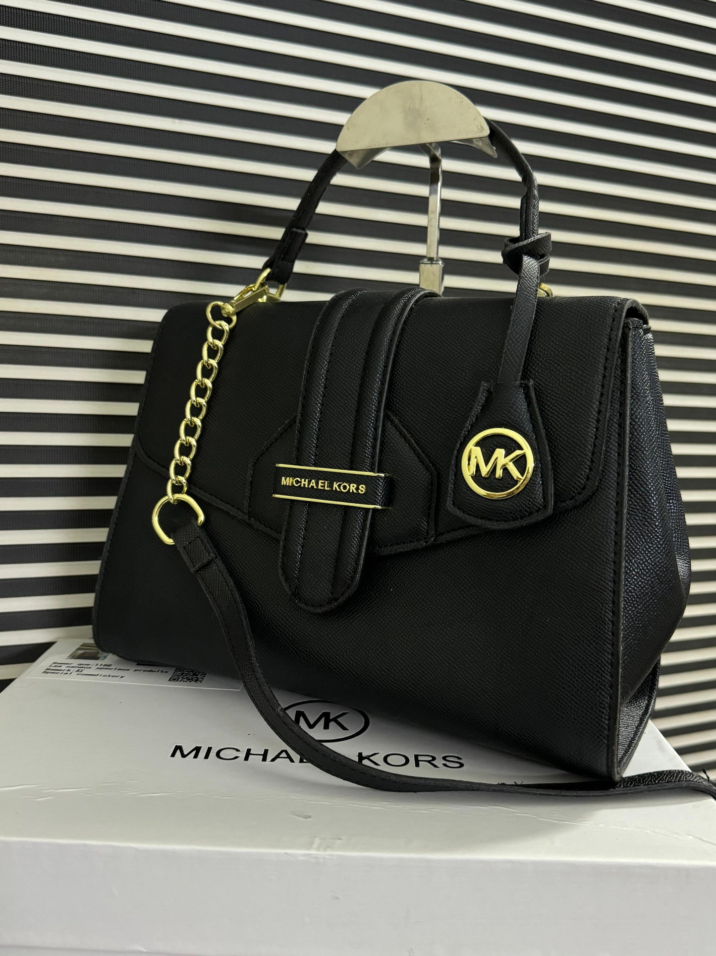 MICHAEL KORS 
BLEACHER MEDIUM CROSSGRAIN