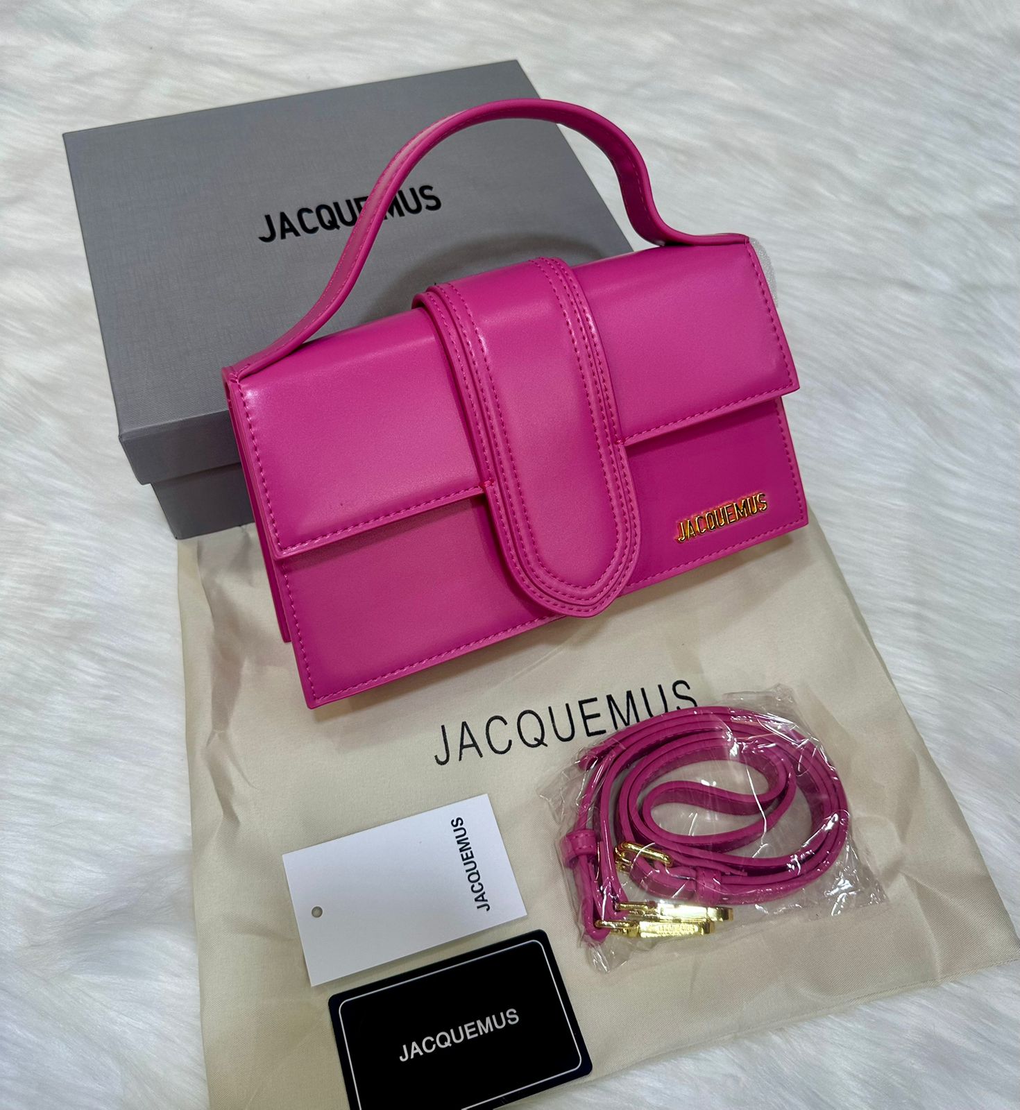 JACQUEMUS
LE GRAND BAMBINO