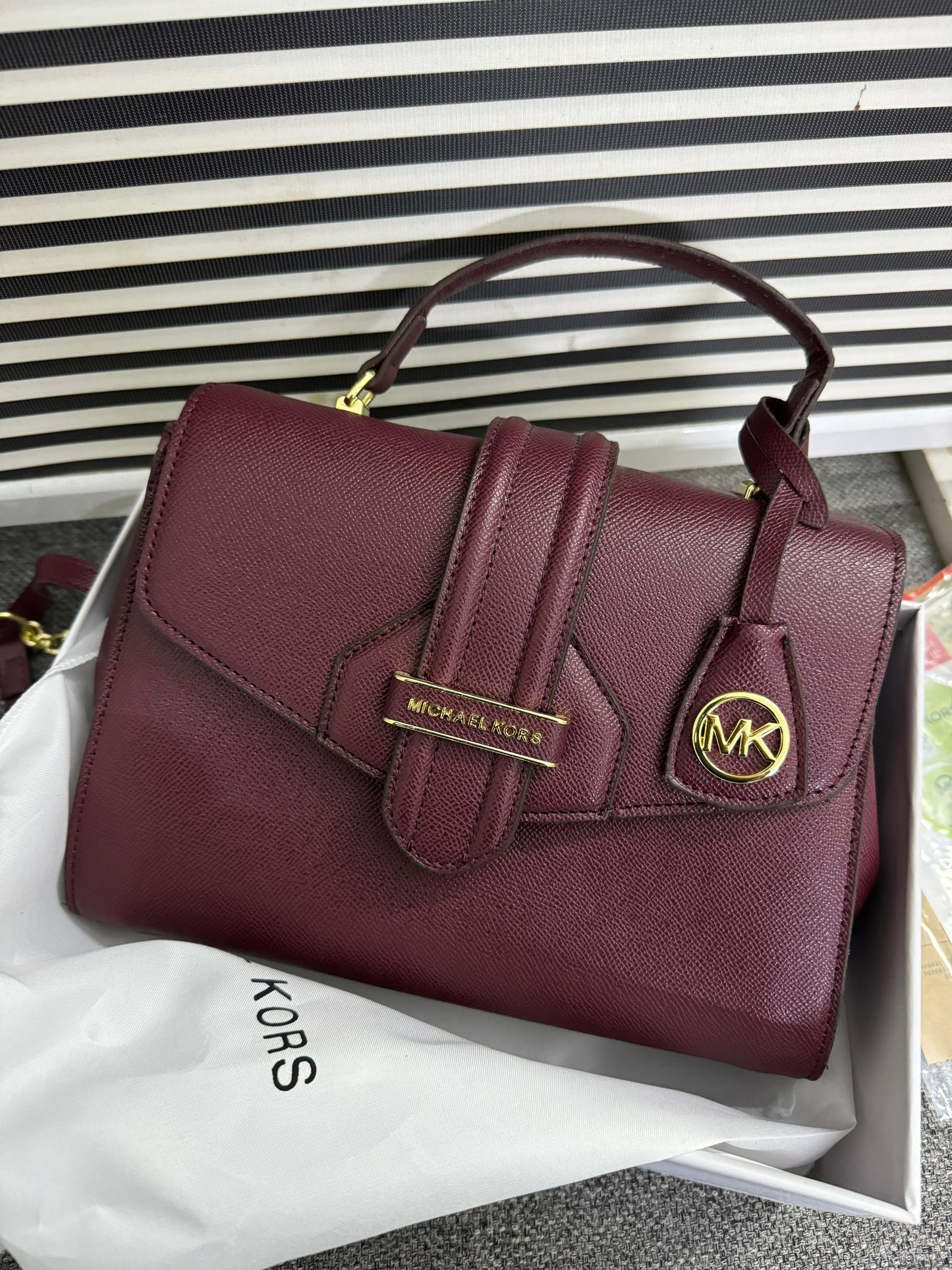 MICHAEL KORS 
BLEACHER MEDIUM CROSSGRAIN