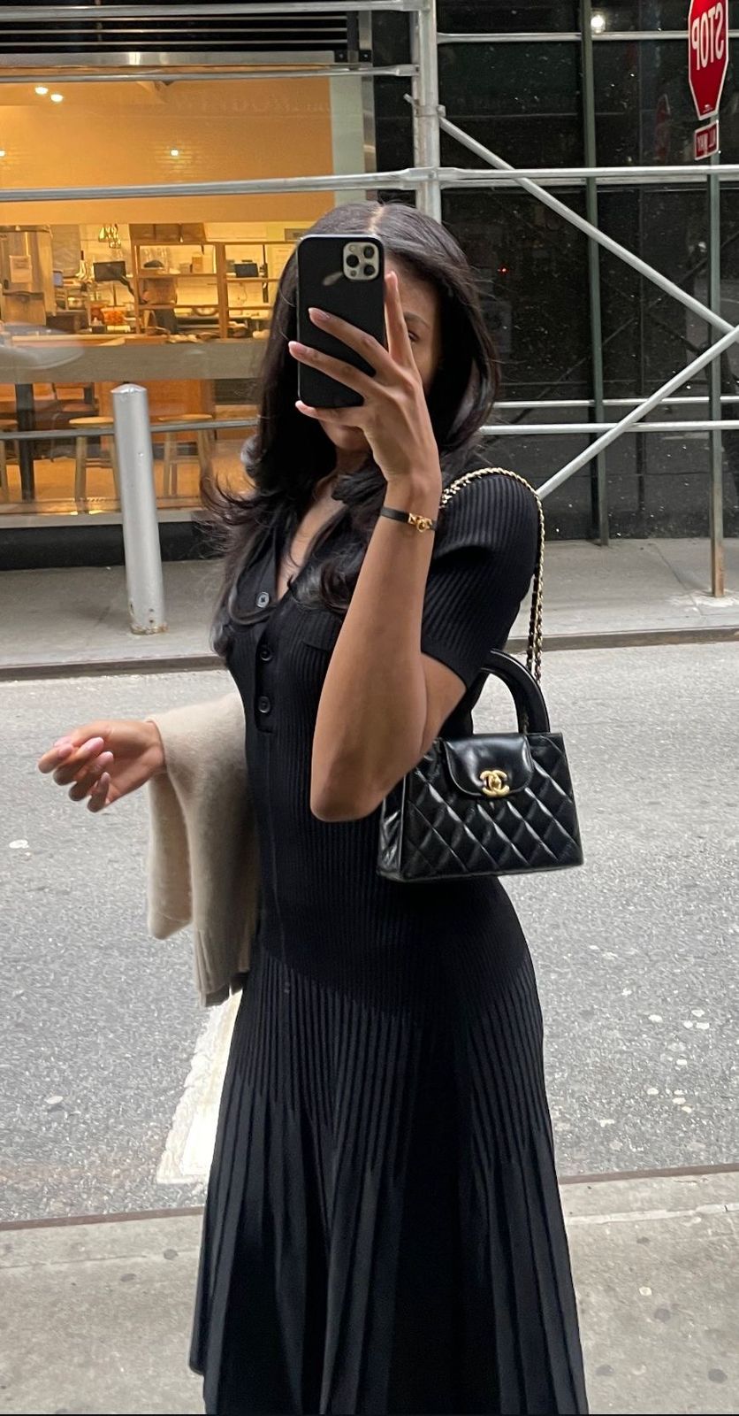 CHANEL
SHINY AGE CALFSKIN QUILTED  KELLY SHOPER