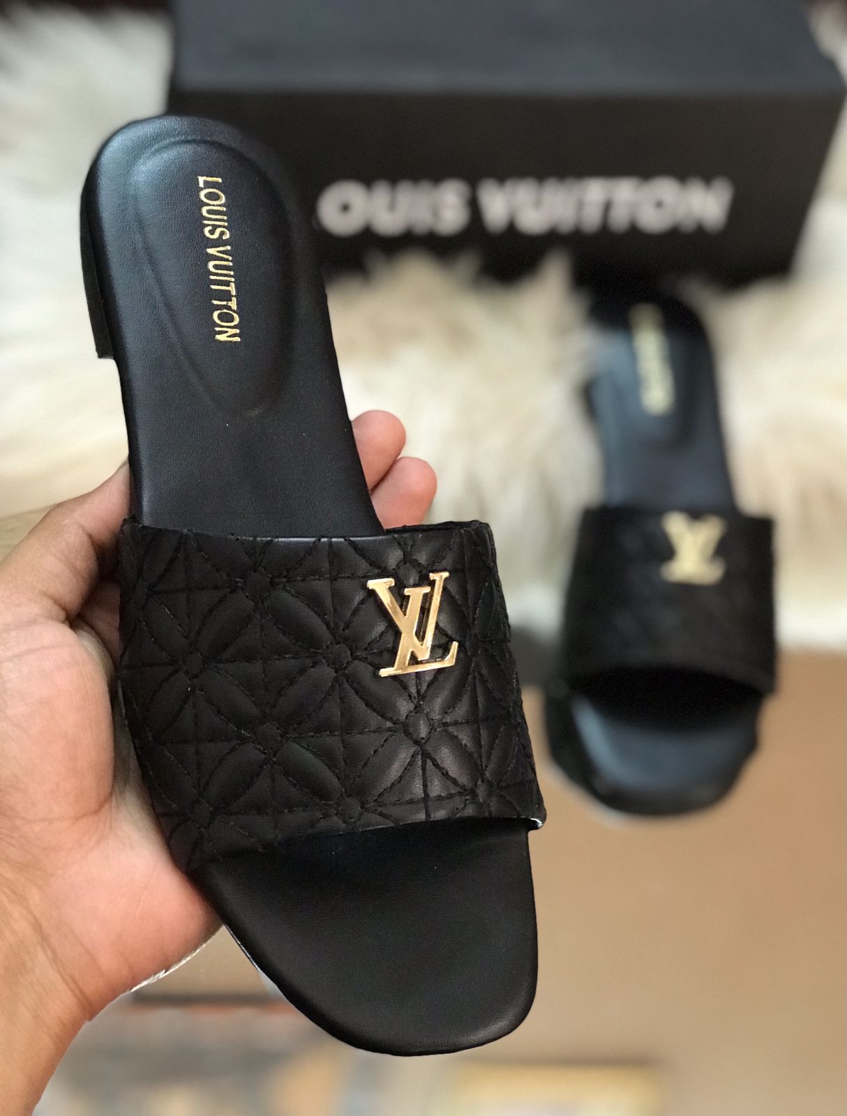 LOUIS VUITTON FLATS