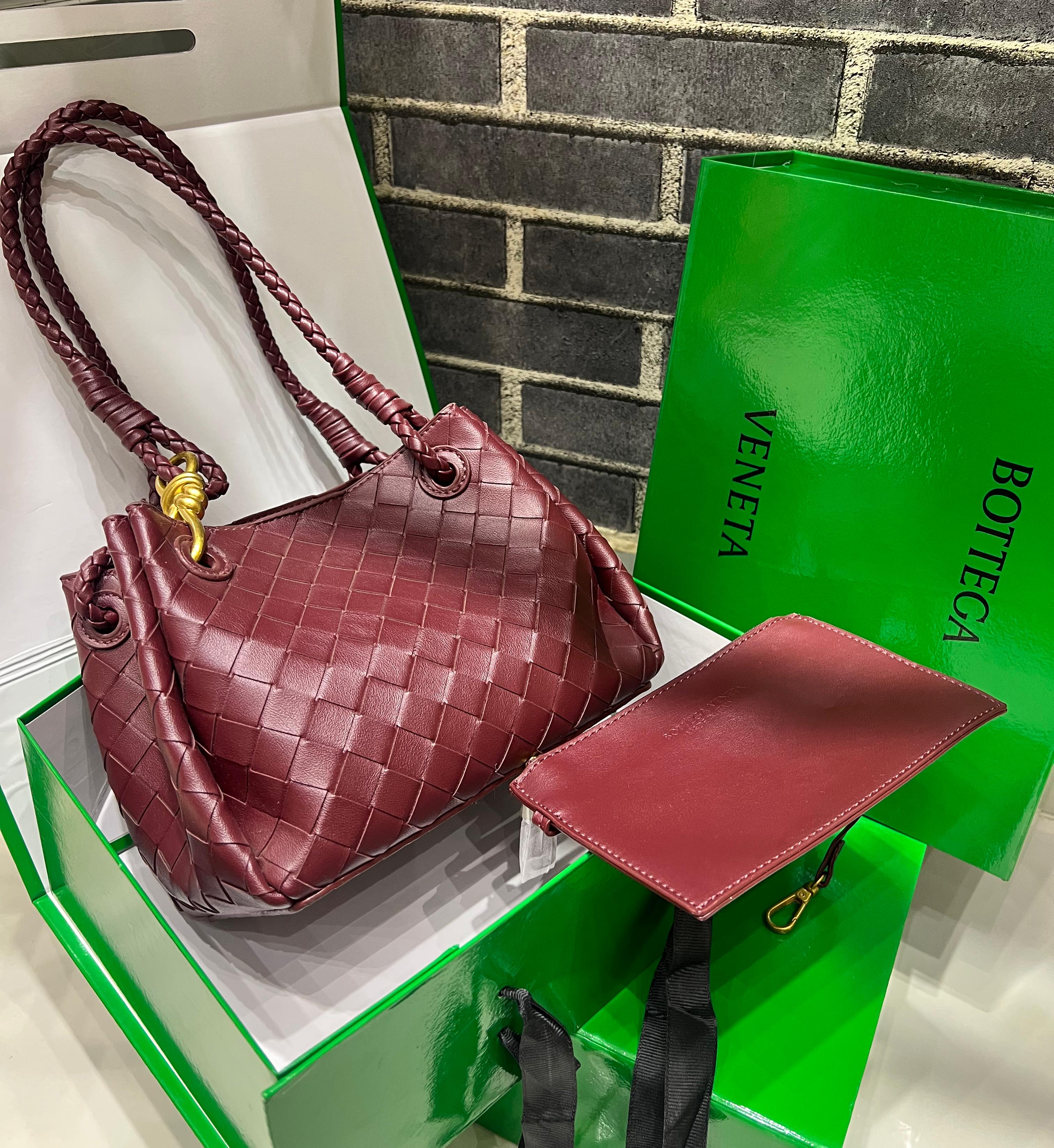 BOTTEGA VENETTA SHOULDER BAG