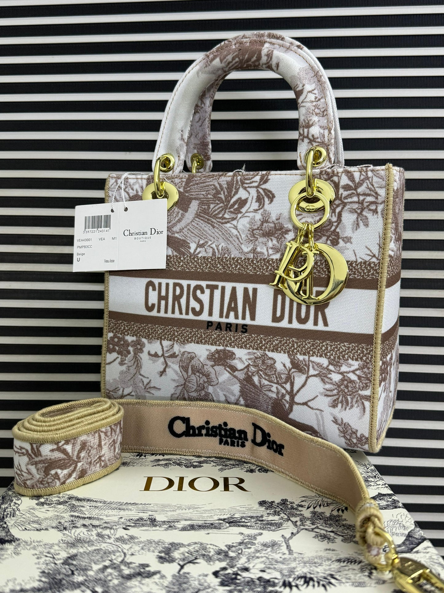 CHRISTIAN DIOR 
MEDIUM LADY D-LITE BAGS