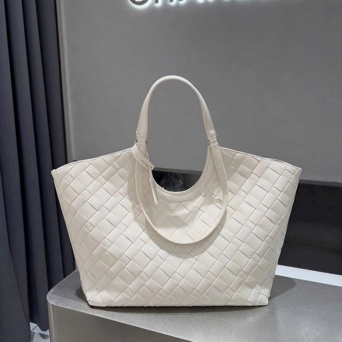 CHARLES & KEITH
LVETTE WOVEN TOTE BAG