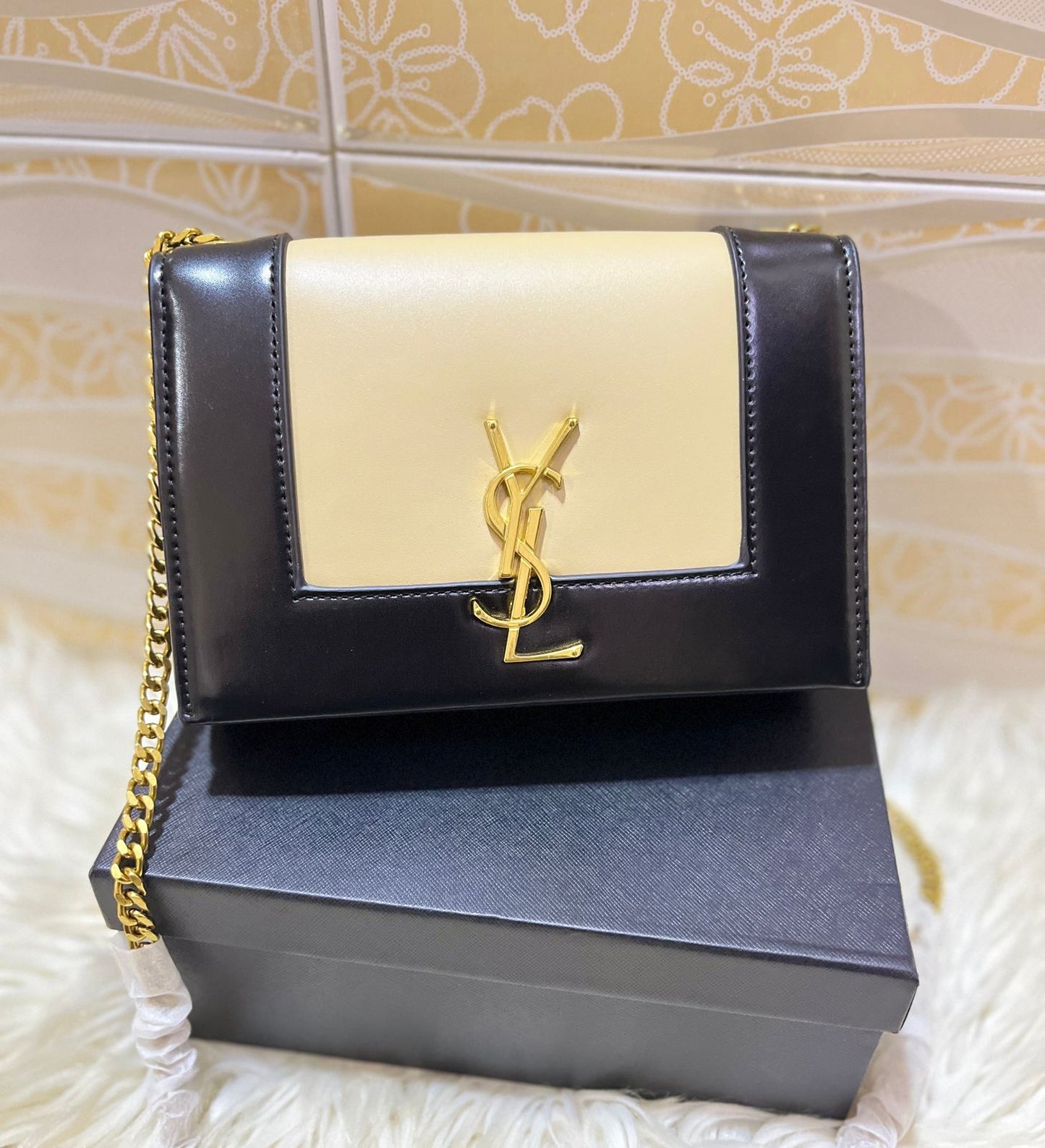 SAINT LAURENT
KATE SMALL YSL CROSSBODY BAG