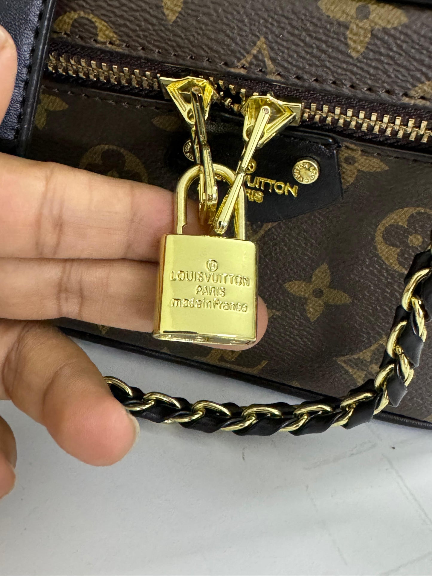 LOUIS VUITTON VANITY CHAIN POUCHETTE - M47125