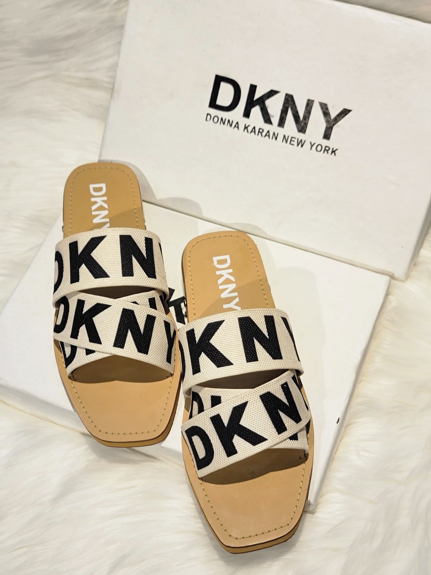 DKNY SLIPPERS