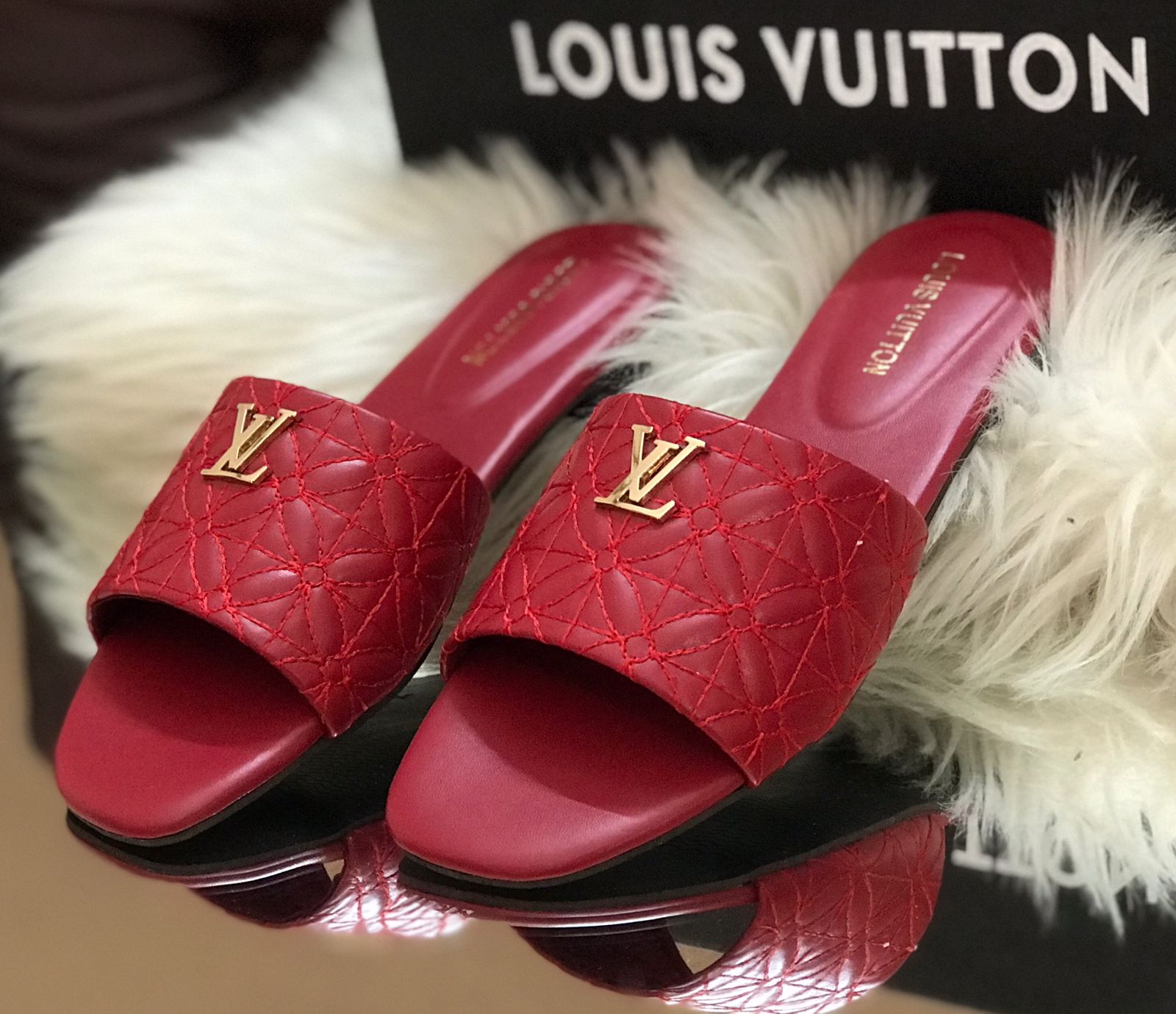 LOUIS VUITTON FLATS