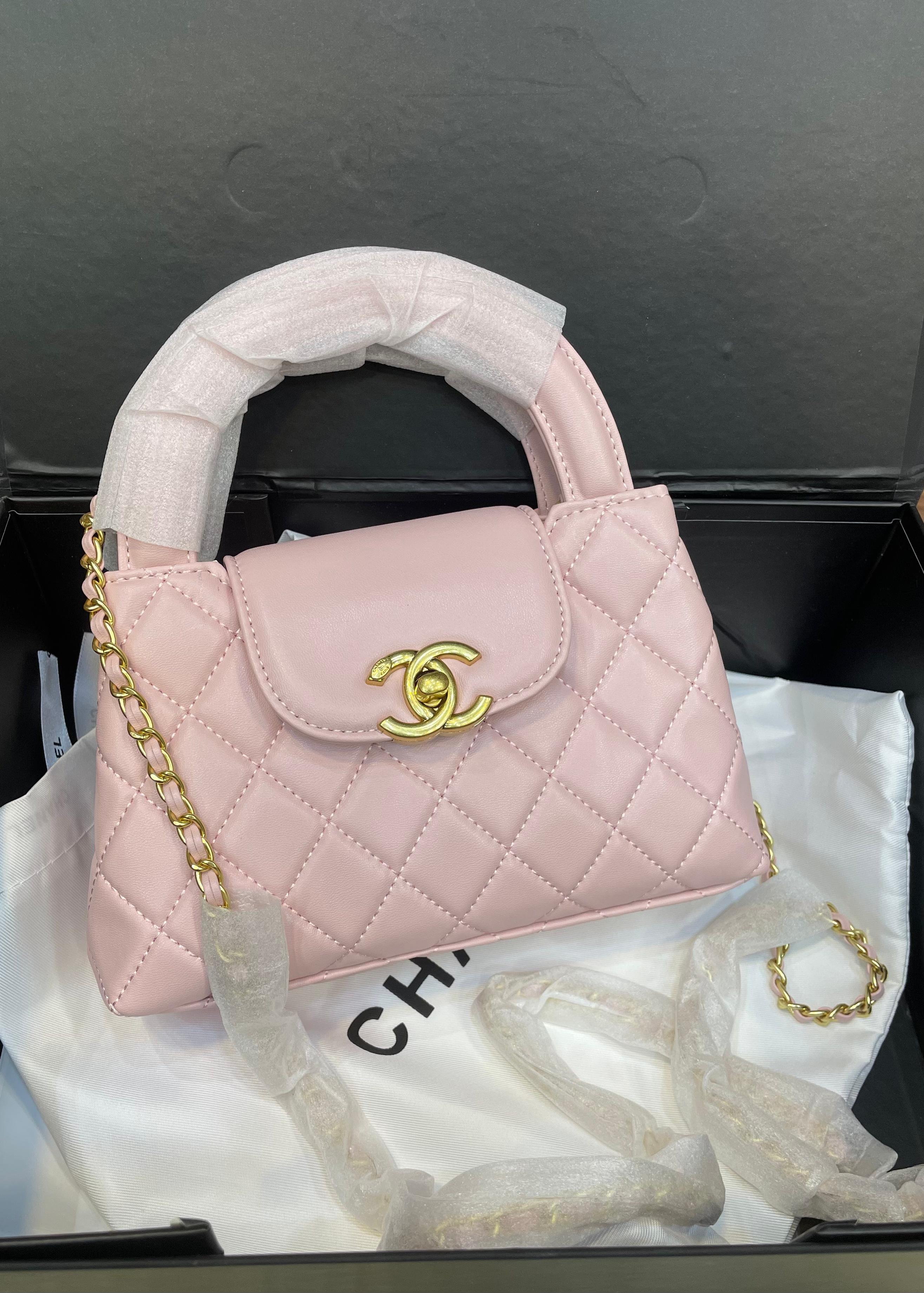 CHANEL
SHINY AGE CALFSKIN QUILTED  KELLY SHOPER