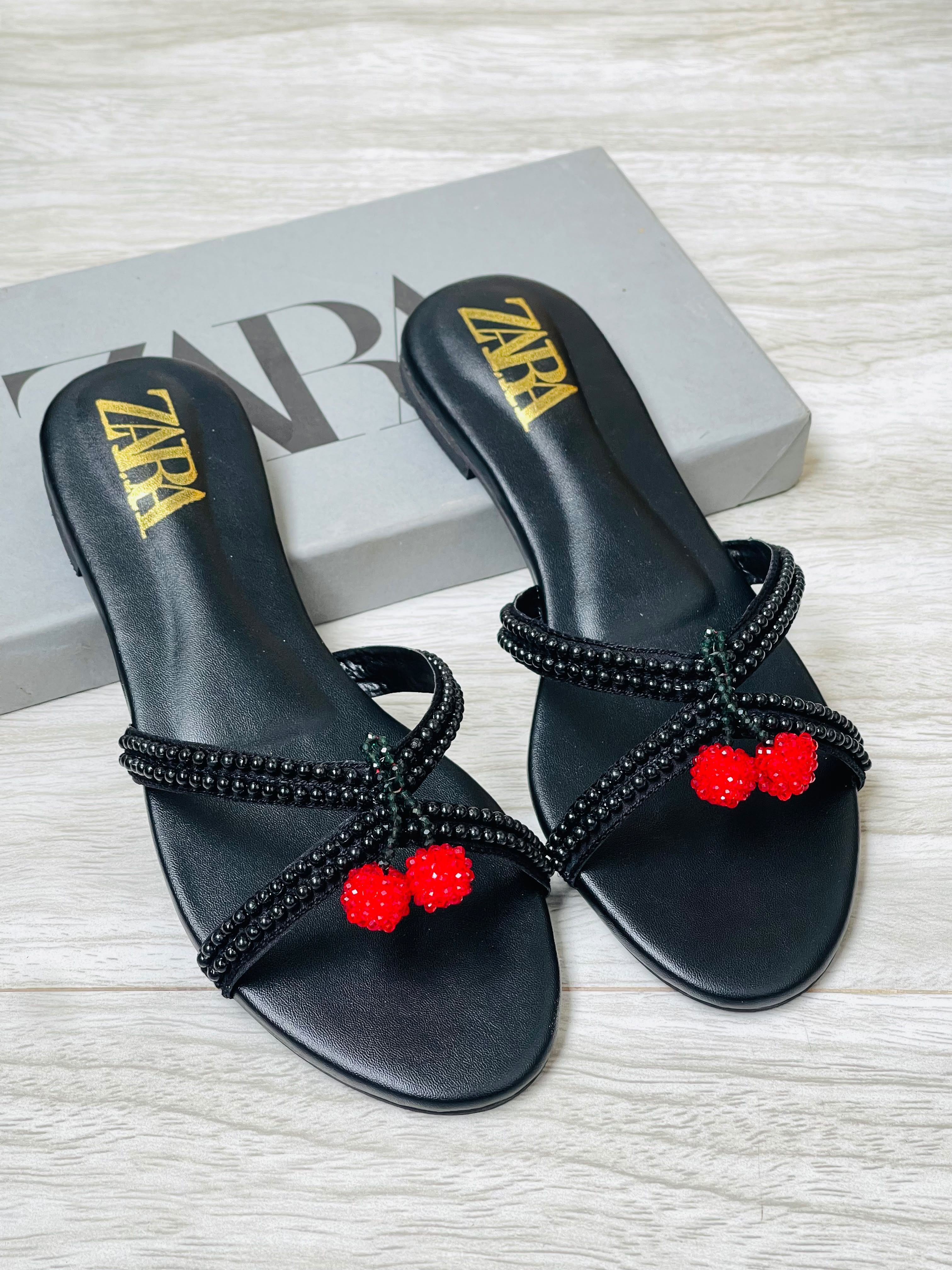 ZARA🍒 FLATS