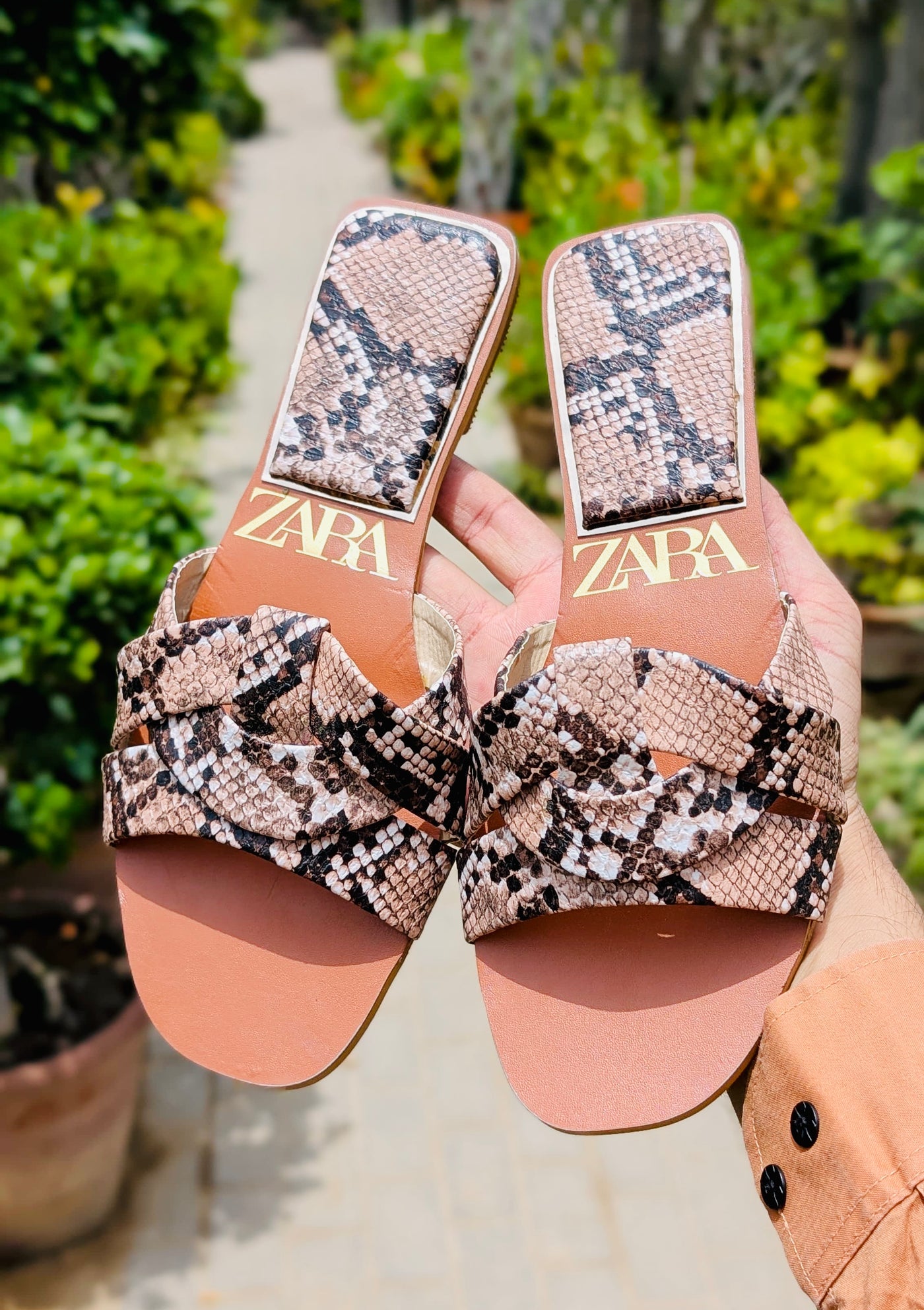 ZARA FLAT