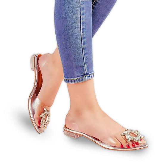 MANALO BLAHNIK FLATS HEELS