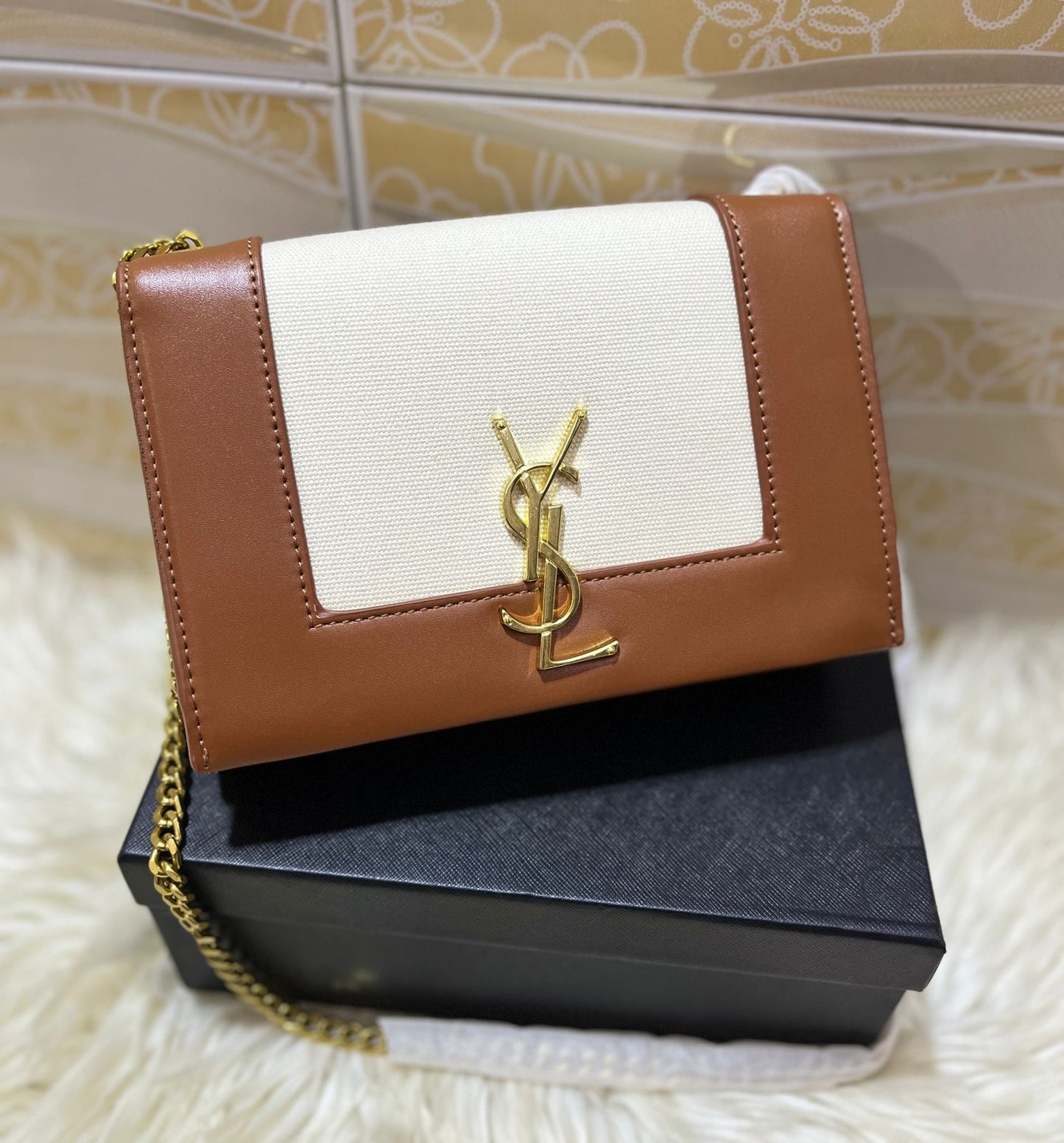 SAINT LAURENT
KATE SMALL YSL CROSSBODY BAG