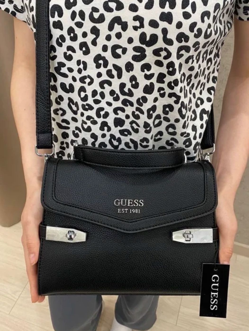 GUESS ZADIE LOGO-TOP HANDLE BAG