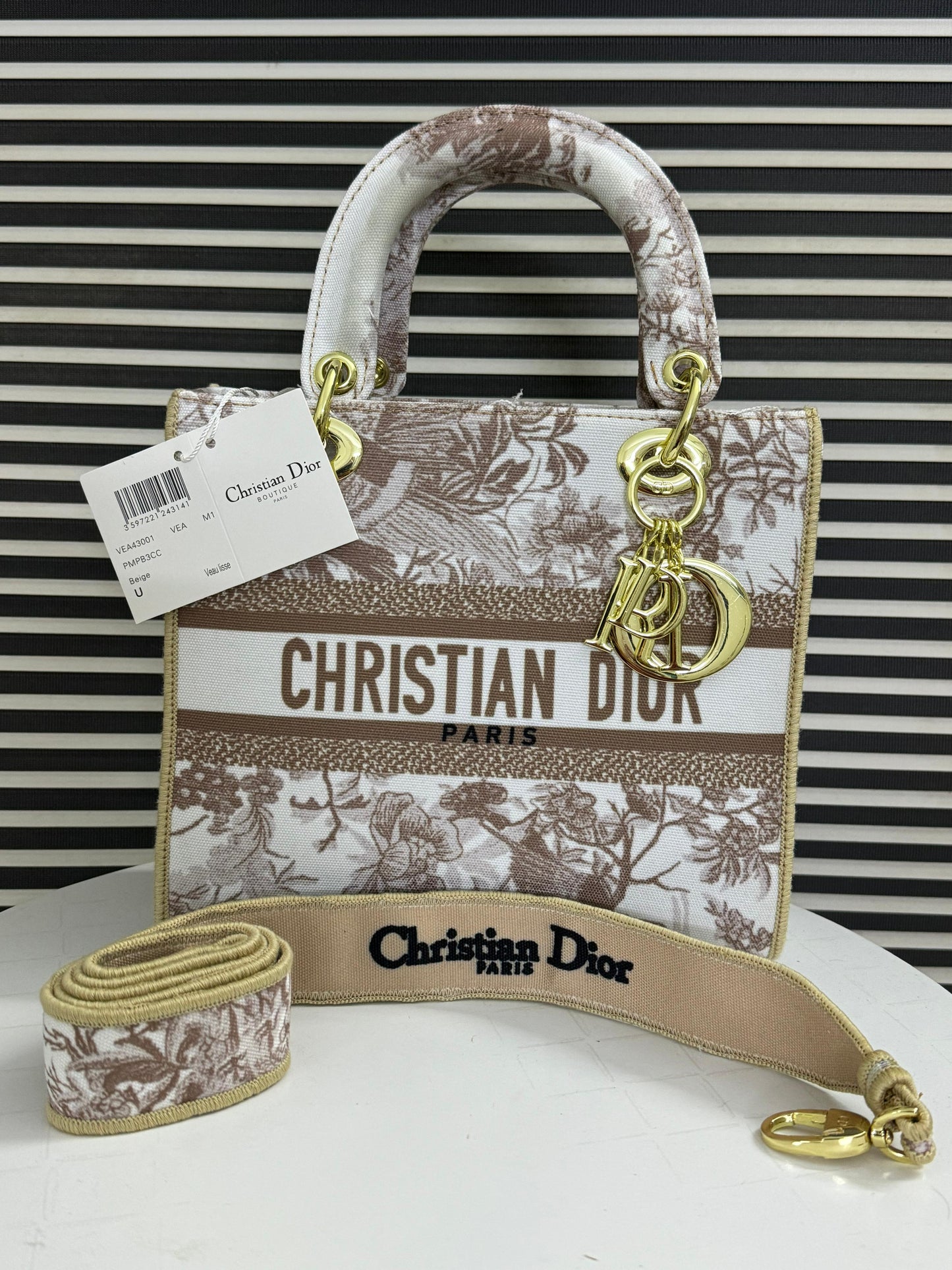 CHRISTIAN DIOR 
MEDIUM LADY D-LITE BAGS