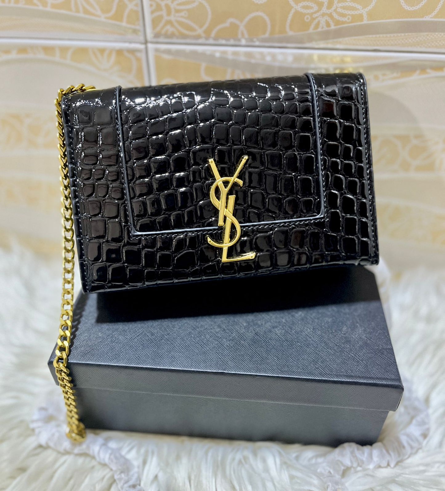 SAINT LAURENT
KATE SMALL YSL CROSSBODY BAG