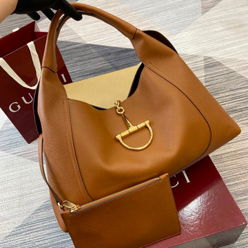 GUCCI
SOFTBIT MAXI SHULDER BAG