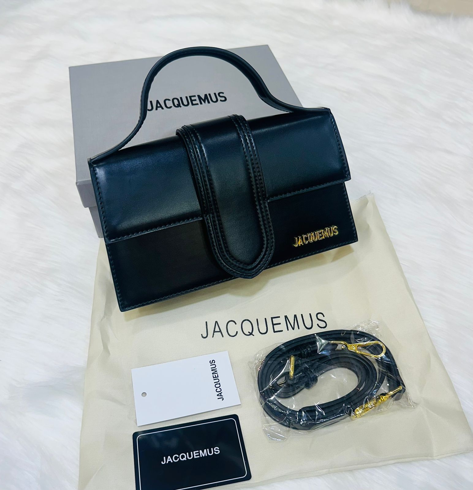 JACQUEMUS
LE GRAND BAMBINO