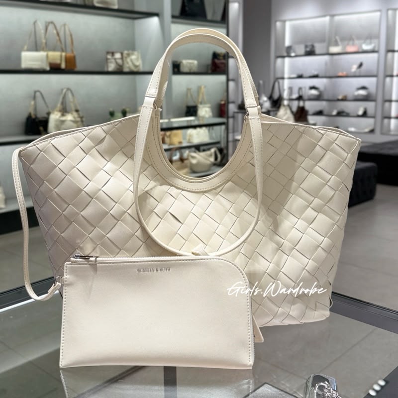 CHARLES & KEITH
LVETTE WOVEN TOTE BAG