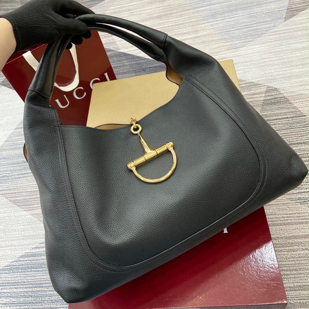 GUCCI
SOFTBIT MAXI SHULDER BAG