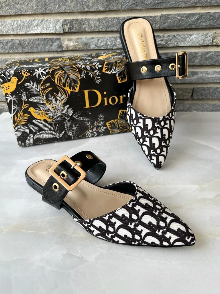 FLAT DIOR PUMPS