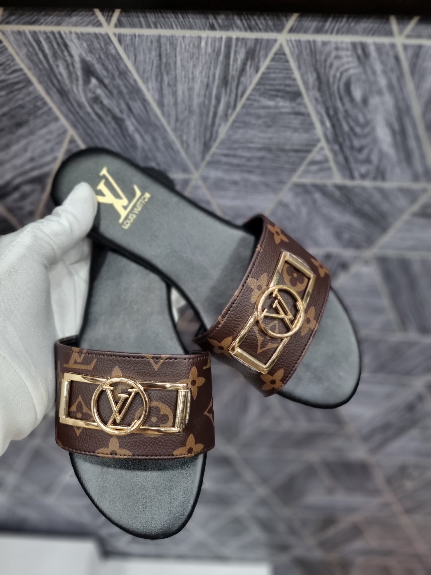 louis vuitton slippers
