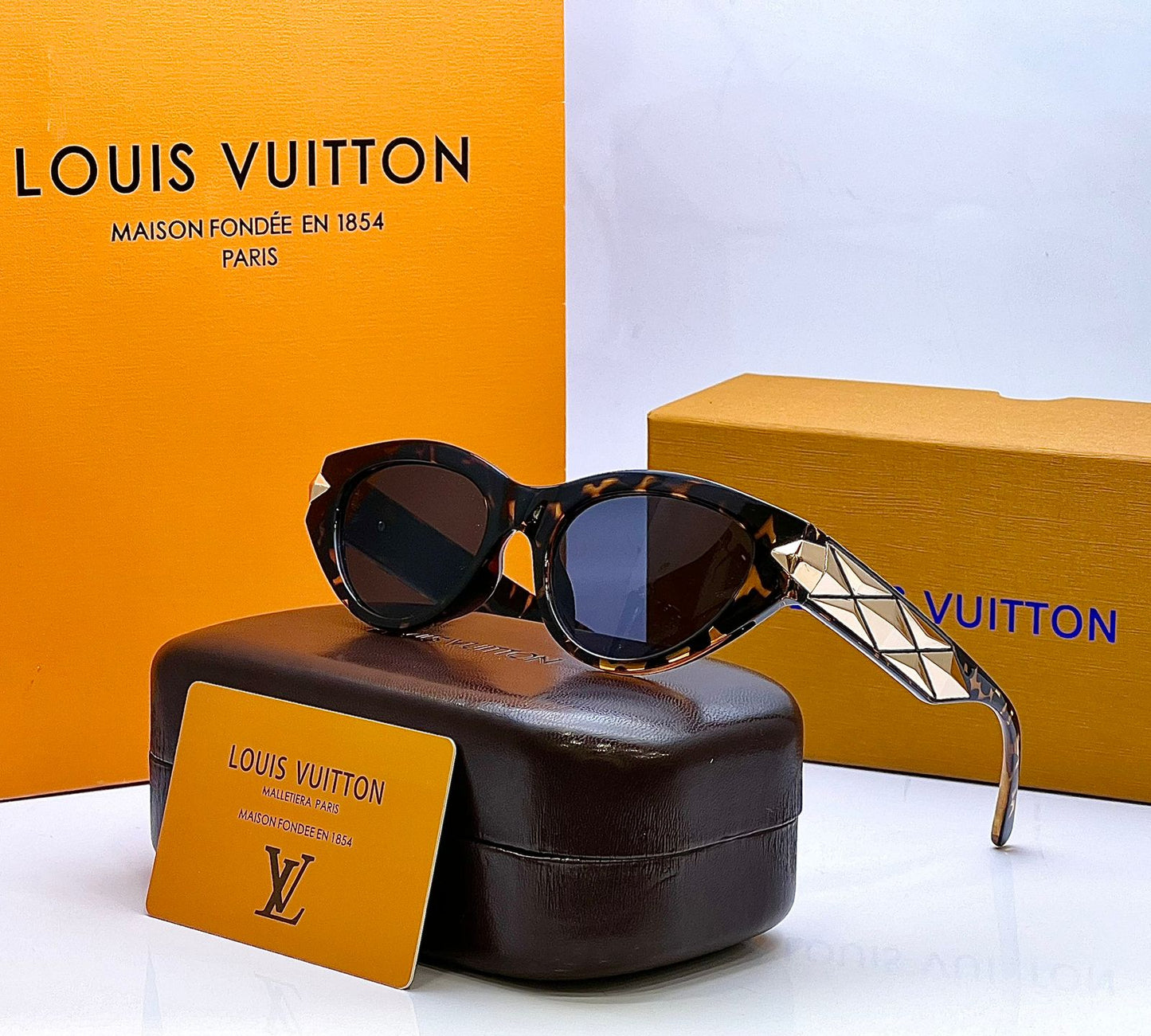 LOUISE VUITTON CAT EYE SUNGLASSES LADIES MODEL