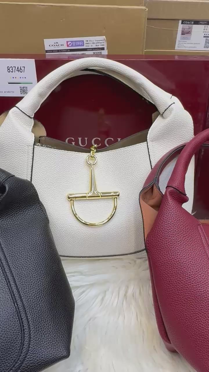 GUCCI
SOFTBIT MAXI SHULDER BAG