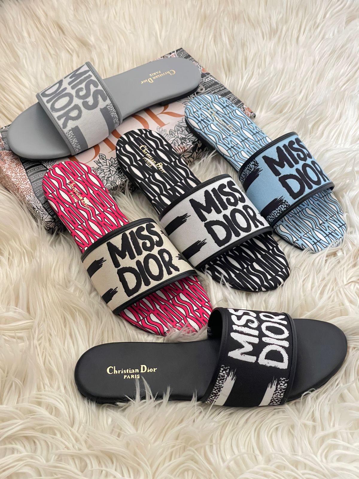 MISS DIOR SLIDES