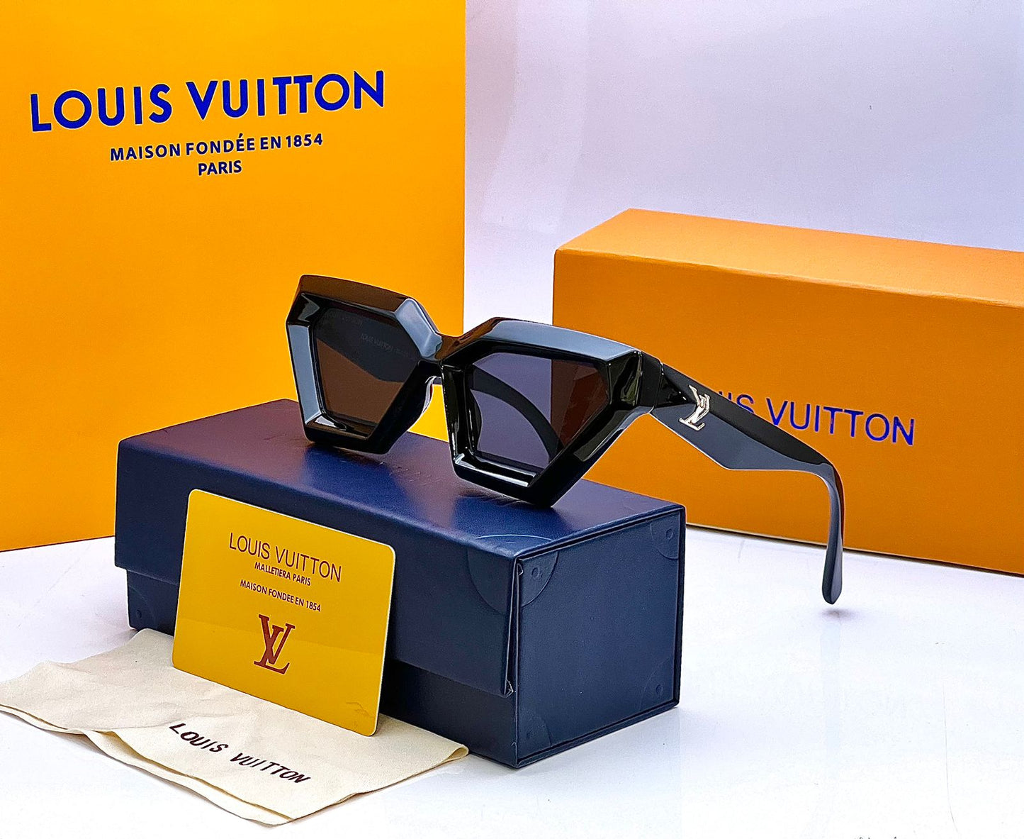 LOUISE VUITTON SUNGLASSES LADIES MODEL