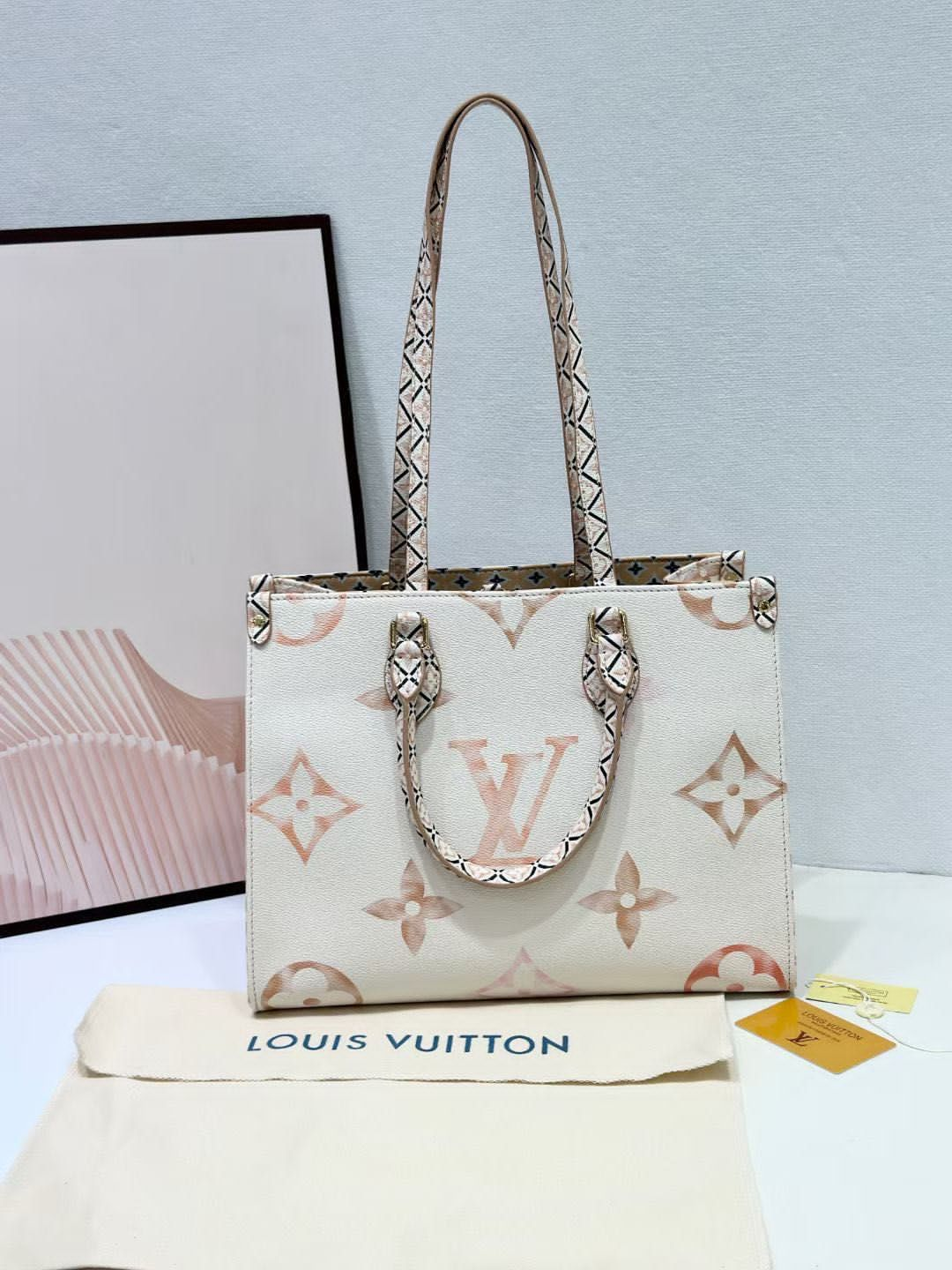 LOUISE VUITTON ONTHEGO MM