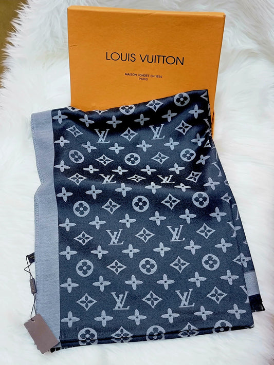 LOUISE VUITTON SCRAF WITH BRAND BOX