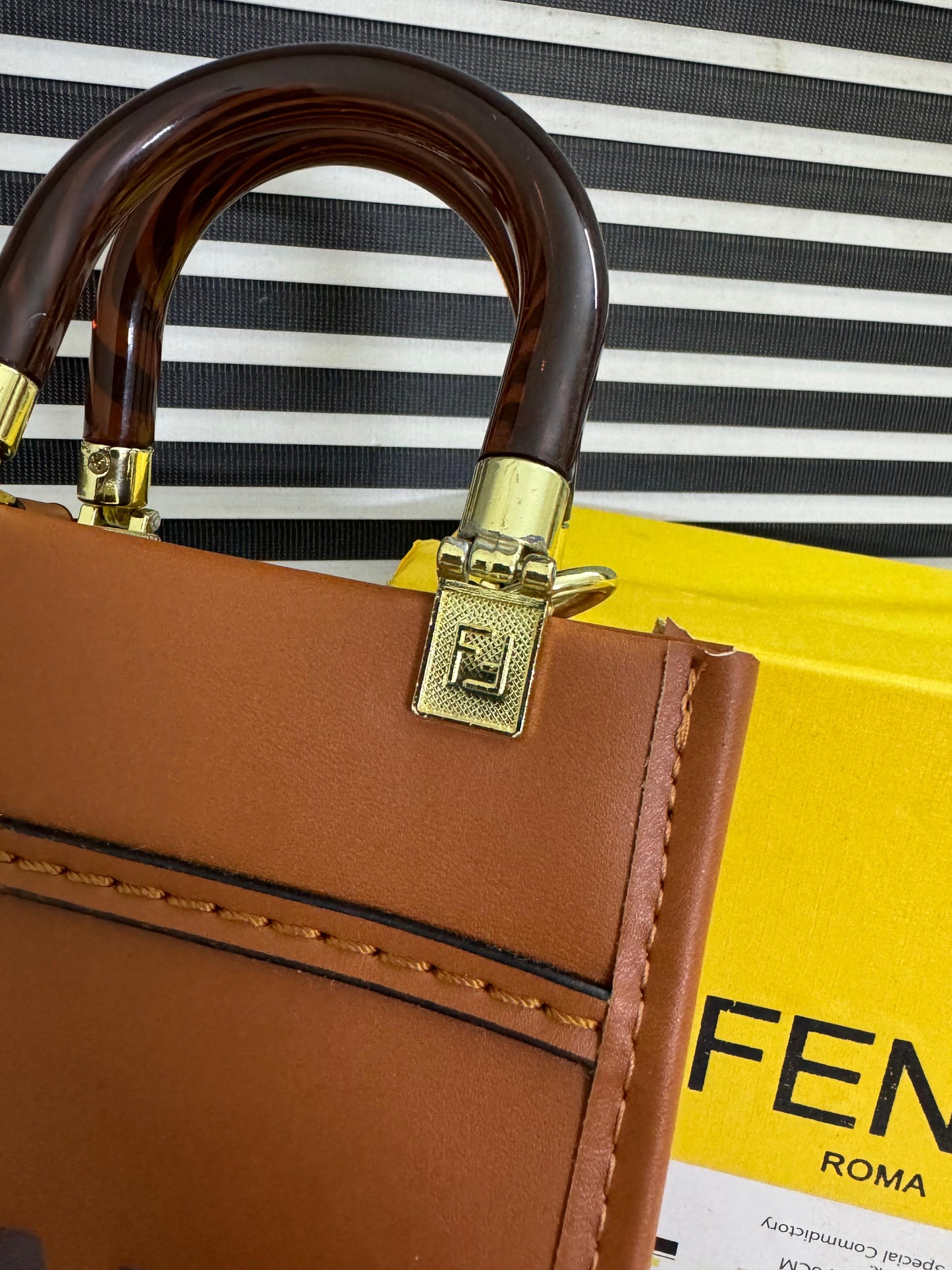 FENDI
MINI SUNSHINE SHOPPER 
BROWN LEATHER MINI-BAG