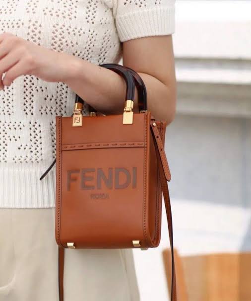 FENDI
MINI SUNSHINE SHOPPER 
BROWN LEATHER MINI-BAG