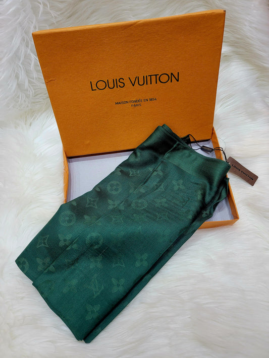 LOUISE VUITTON SCRAF WITH BRAND BOX