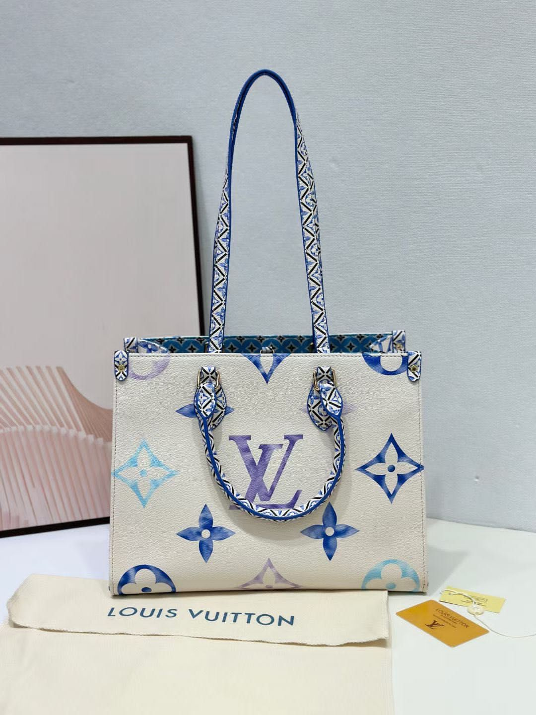 LOUISE VUITTON ONTHEGO MM