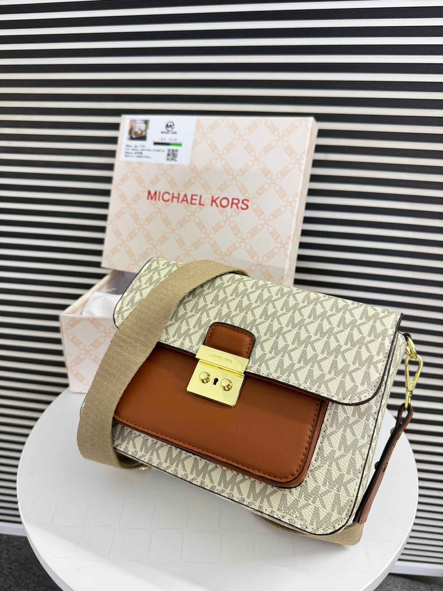 MICHAEL KORS SLOAN EDITOR MEDIUM SIGNATURE LOGO MESSENGER BAG