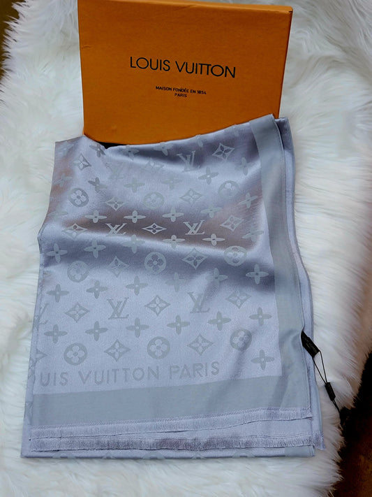 LOUISE VUITTON SCRAF WITH BRAND BOX